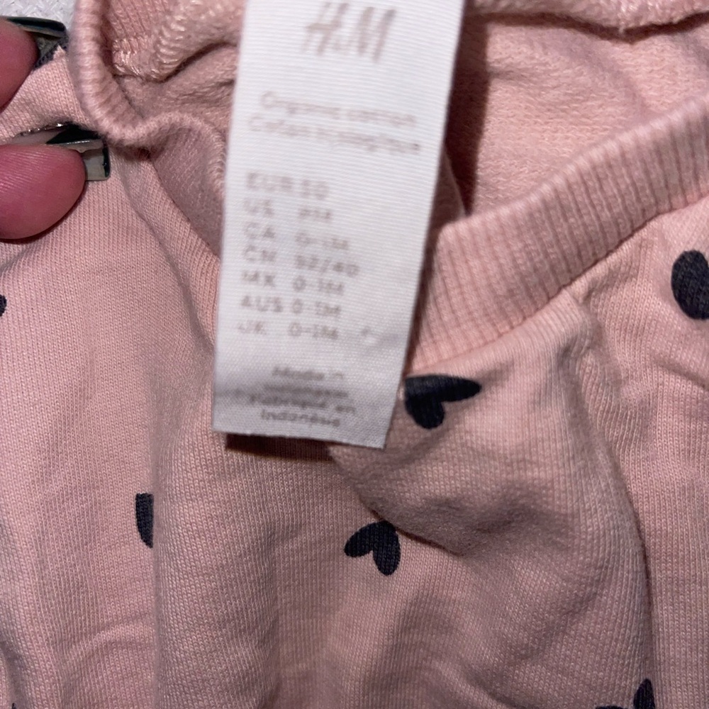 H&M Blush Baby Set with Black Hearts - Picture 3 of 3